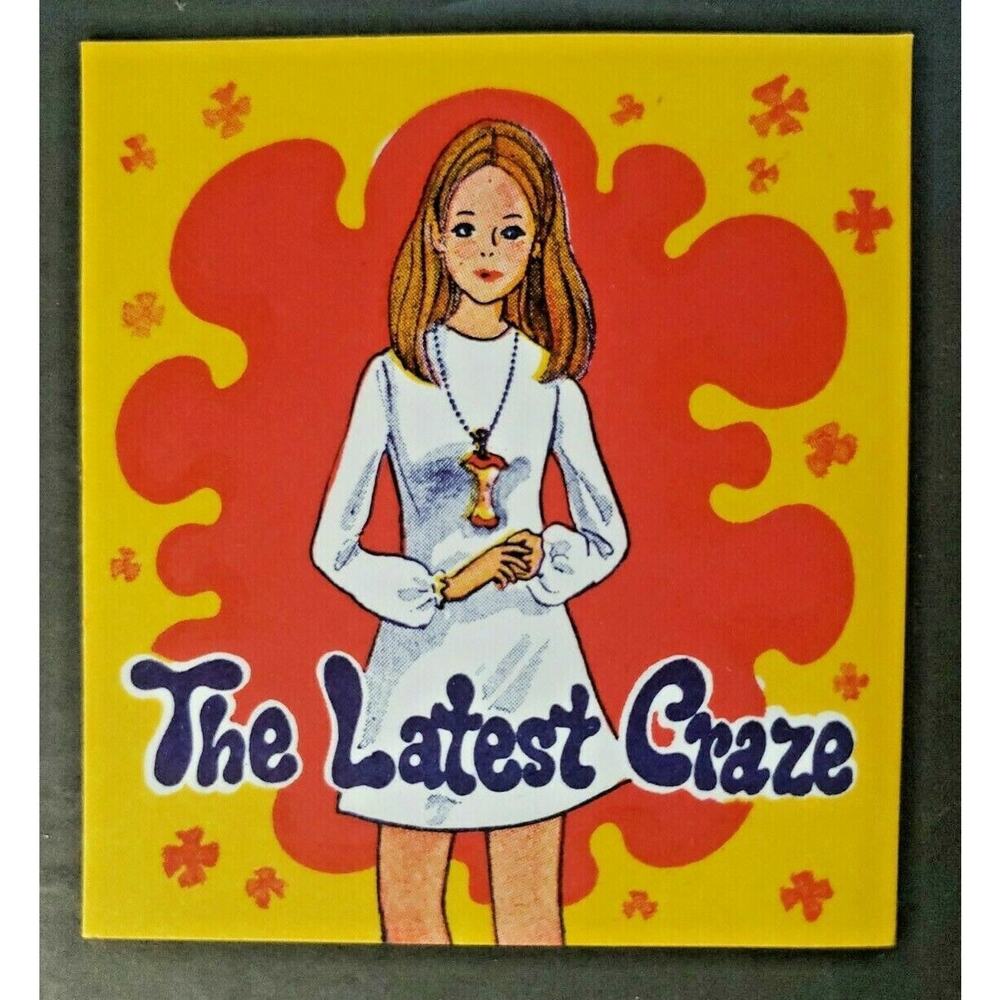 Vintage The Latest Craze Girl Necklace Vending Machine Sign NOS SKU 201